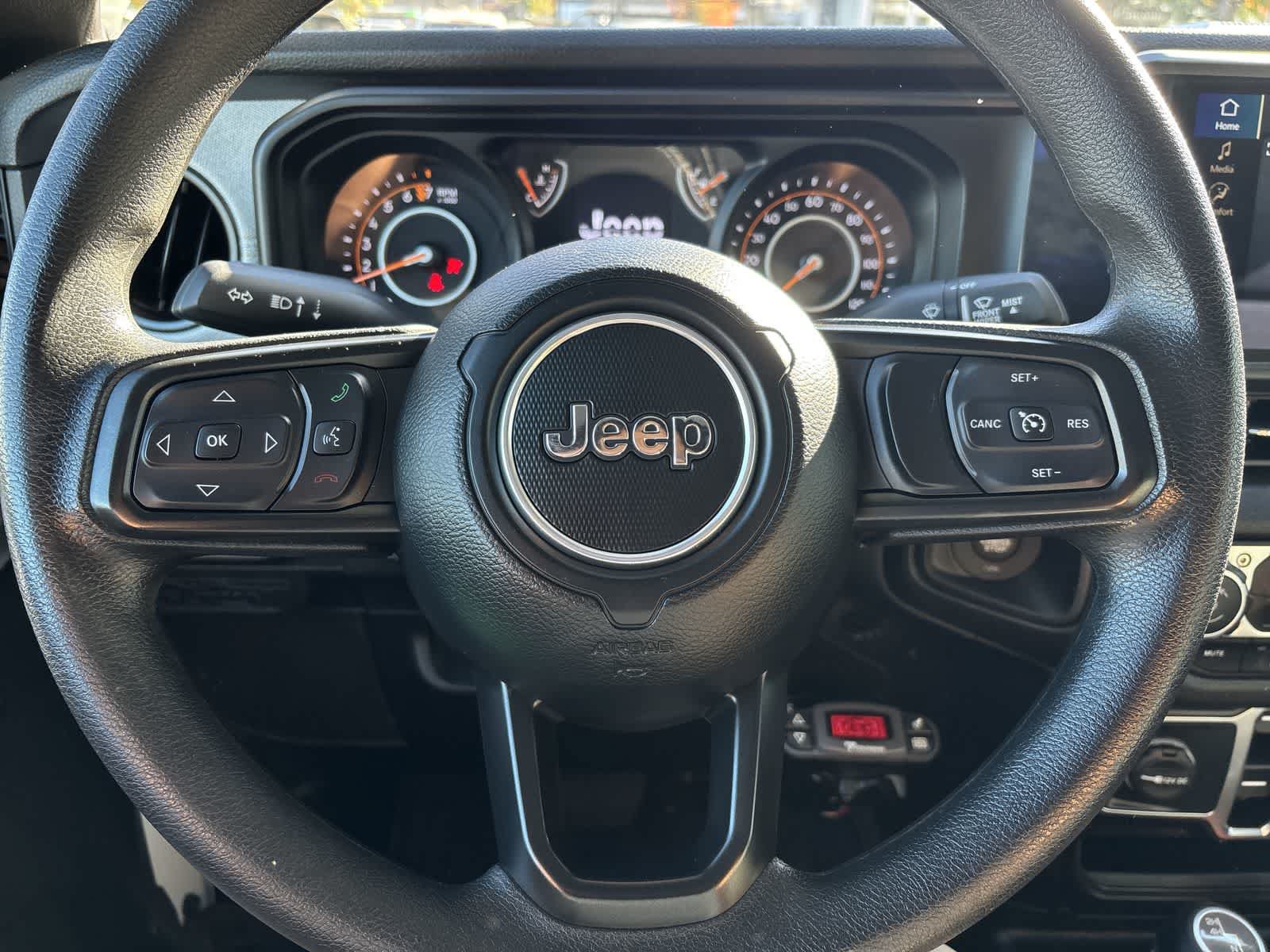 Used 2025 Jeep Gladiator Sport AWD/4WD image 12