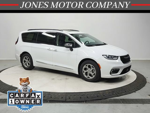 Used 2023 Chrysler Pacifica Limited FWD image 1