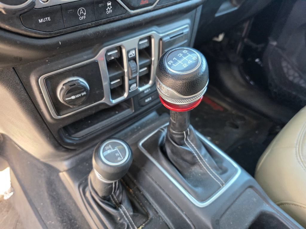 Used 2018 Jeep Wrangler Unlimited Sahara AWD/4WD image 14