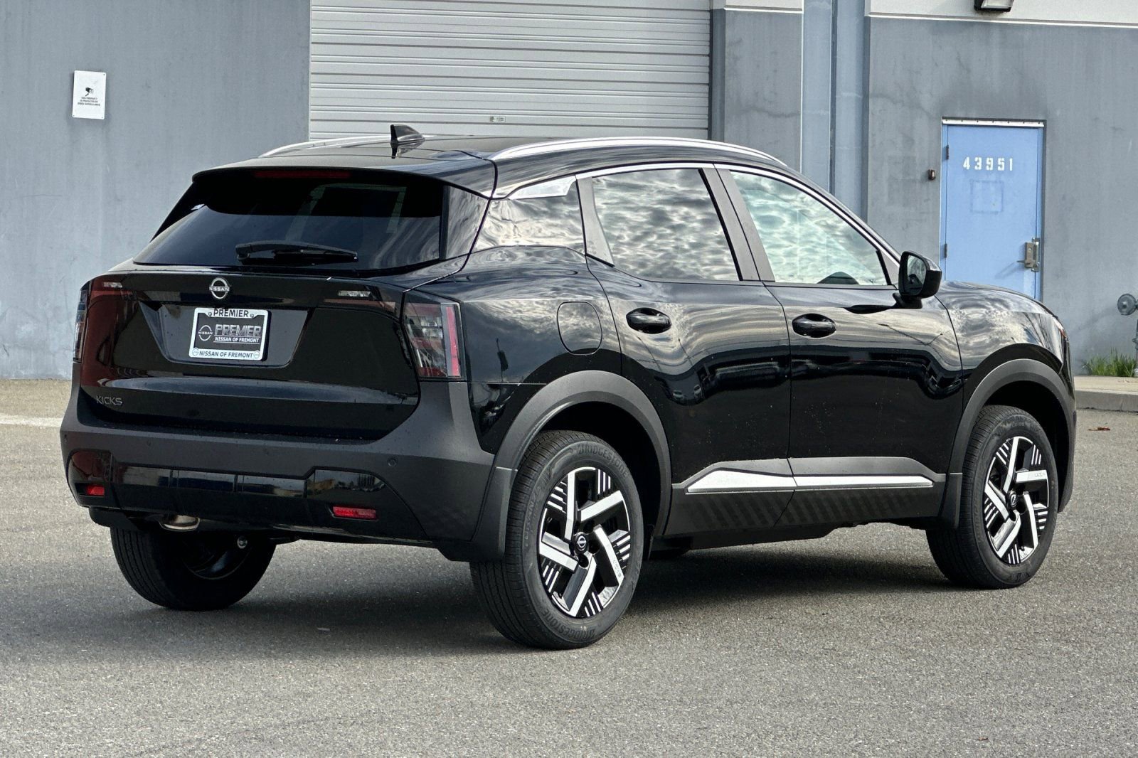 New 2026 Nissan Kicks SV w/ SV Premium Package image 4