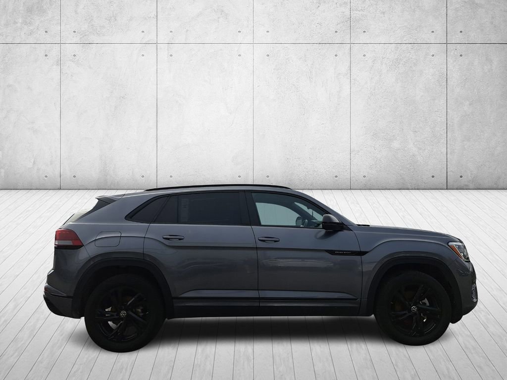 Used 2025 Volkswagen Atlas Cross Sport SEL R-Line image 4