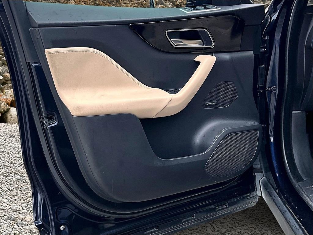 Used 2019 Jaguar F-PACE Premium image 20