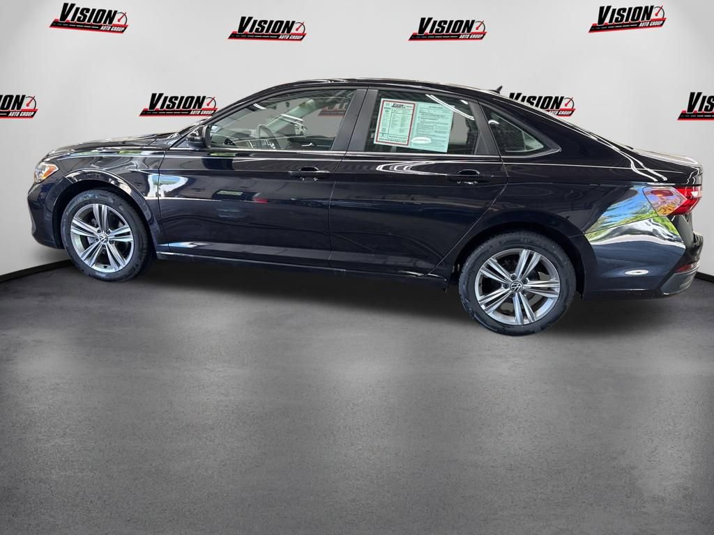 Used 2023 Volkswagen Jetta SE w/ Panoramic Sunroof Package FWD image 5