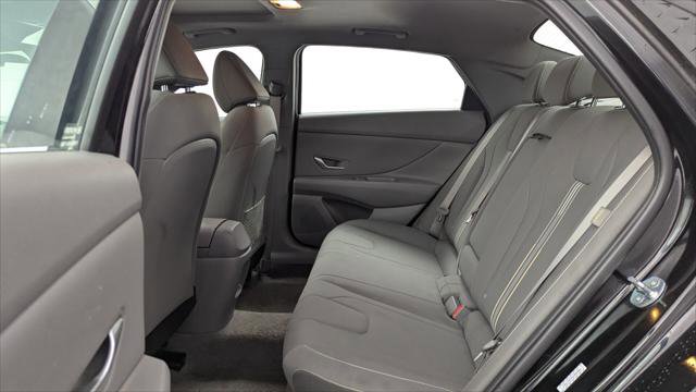 Used 2025 Hyundai Elantra SEL FWD image 17