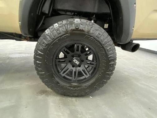 Used 2017 Toyota Tacoma TRD Off-Road w/ Tow Package AWD/4WD image 19