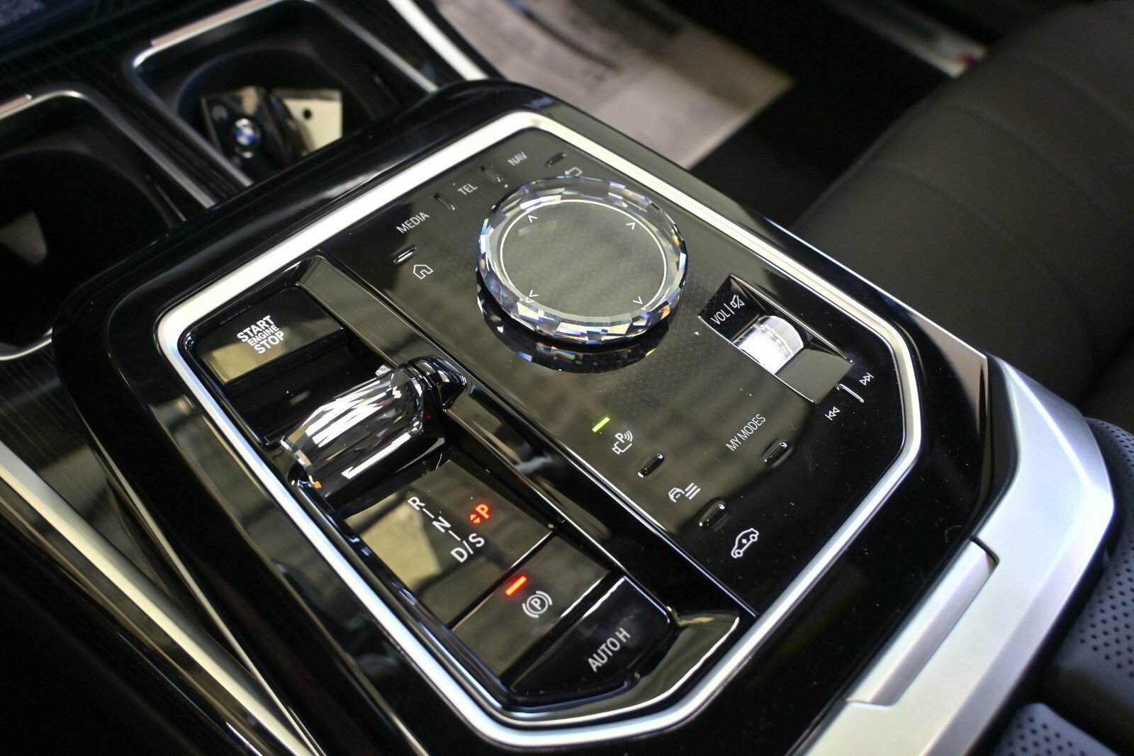 New 2026 BMW 750e xDrive w/ Executive Package image 25