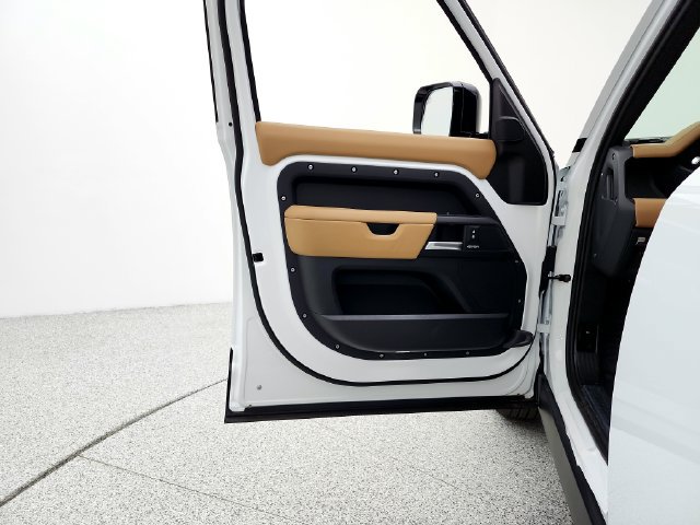 New 2026 Land Rover Defender 110 X-Dynamic SE AWD/4WD image 27