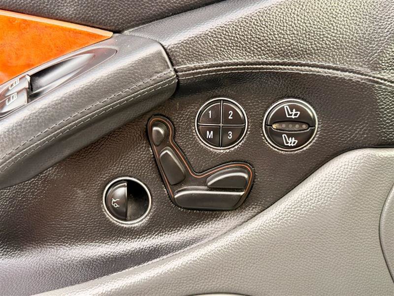 Used 2005 Mercedes-Benz SL 500 w/ AMG Sport Pkg image 26