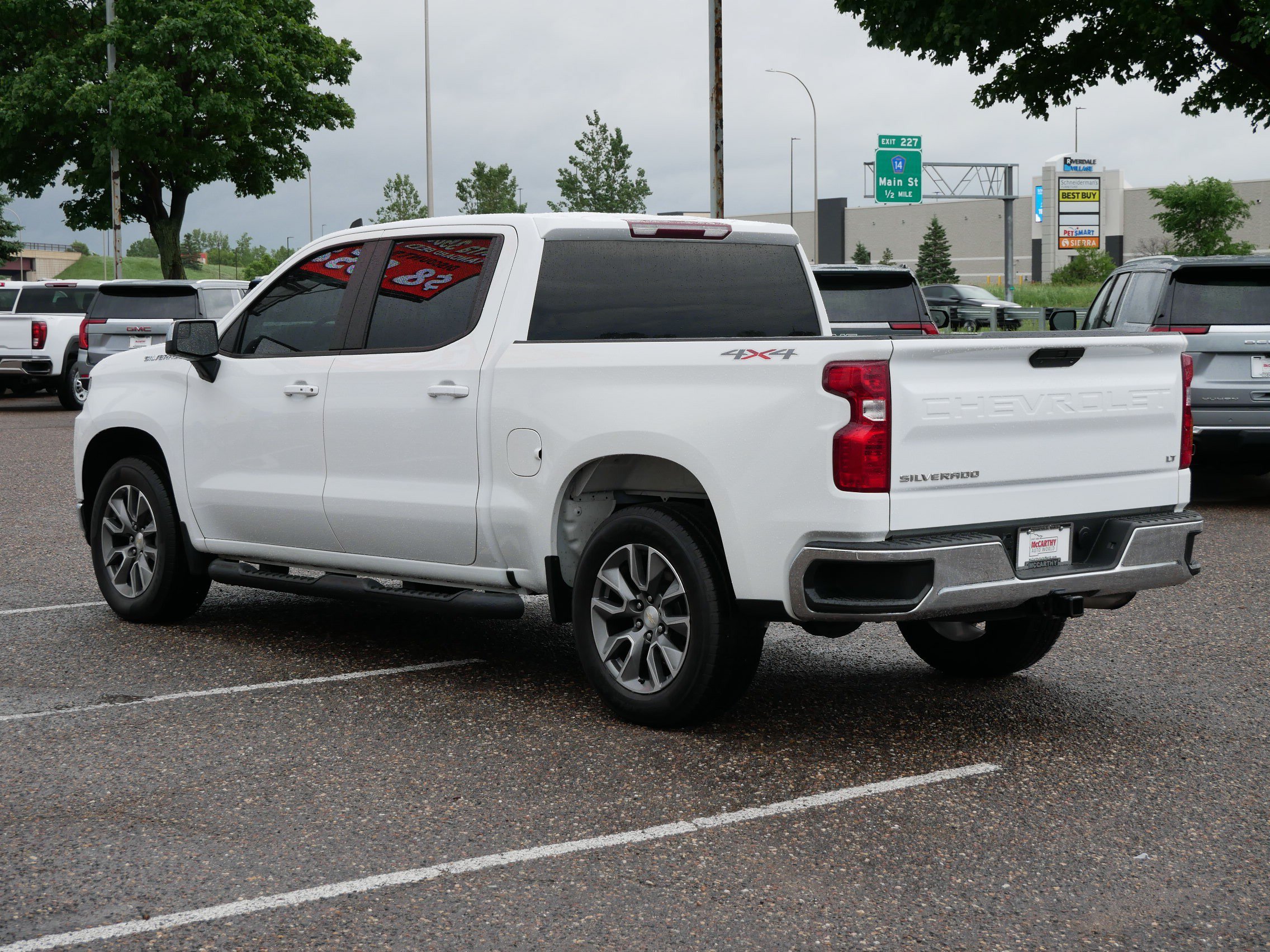 Used 2022 Chevrolet Silverado 1500 LT AWD/4WD image 7
