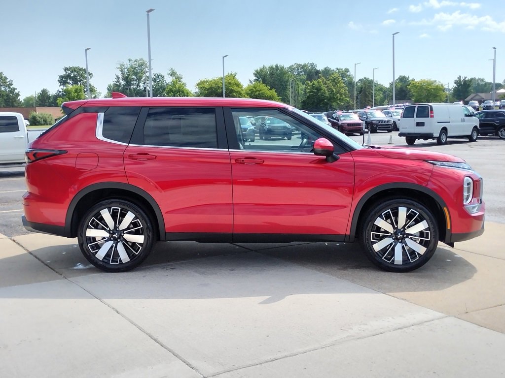 New 2025 Mitsubishi Outlander SE image 17