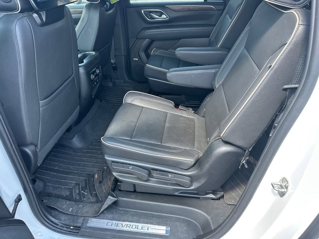 Used 2023 Chevrolet Suburban Premier w/ Advanced Technology Package RWD image 21