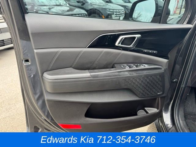 Used 2025 Kia Carnival SX Prestige image 17