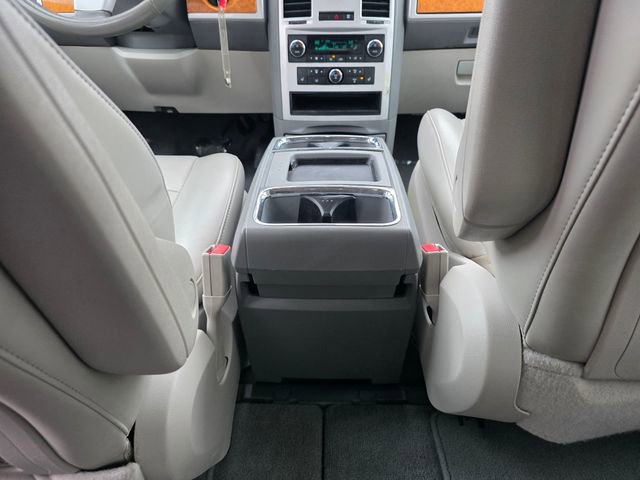 Used 2010 Chrysler Town & Country Limited w/ Trailer Tow Group image 17
