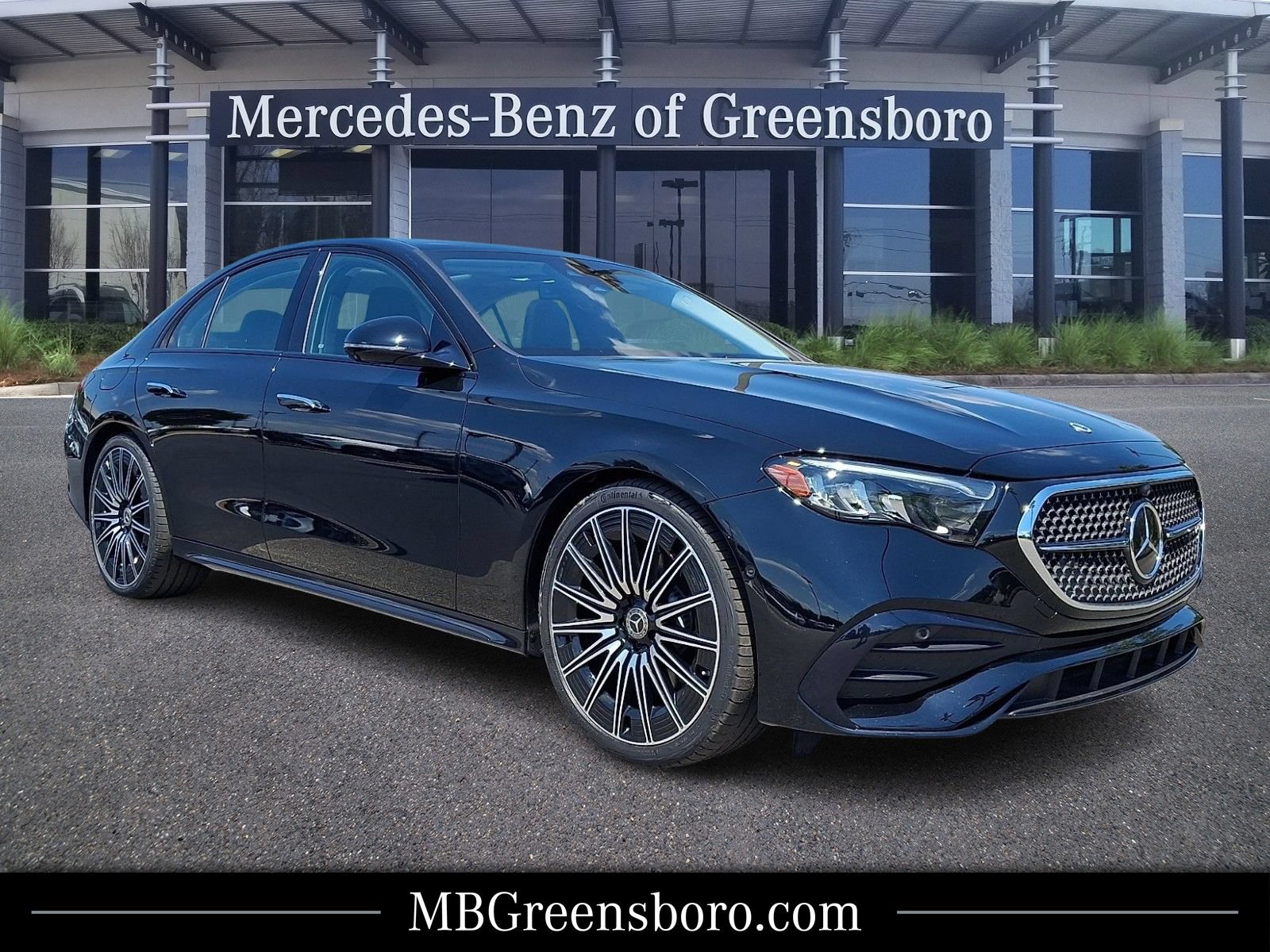 Used 2025 Mercedes-Benz E 350 4MATIC Sedan image 1