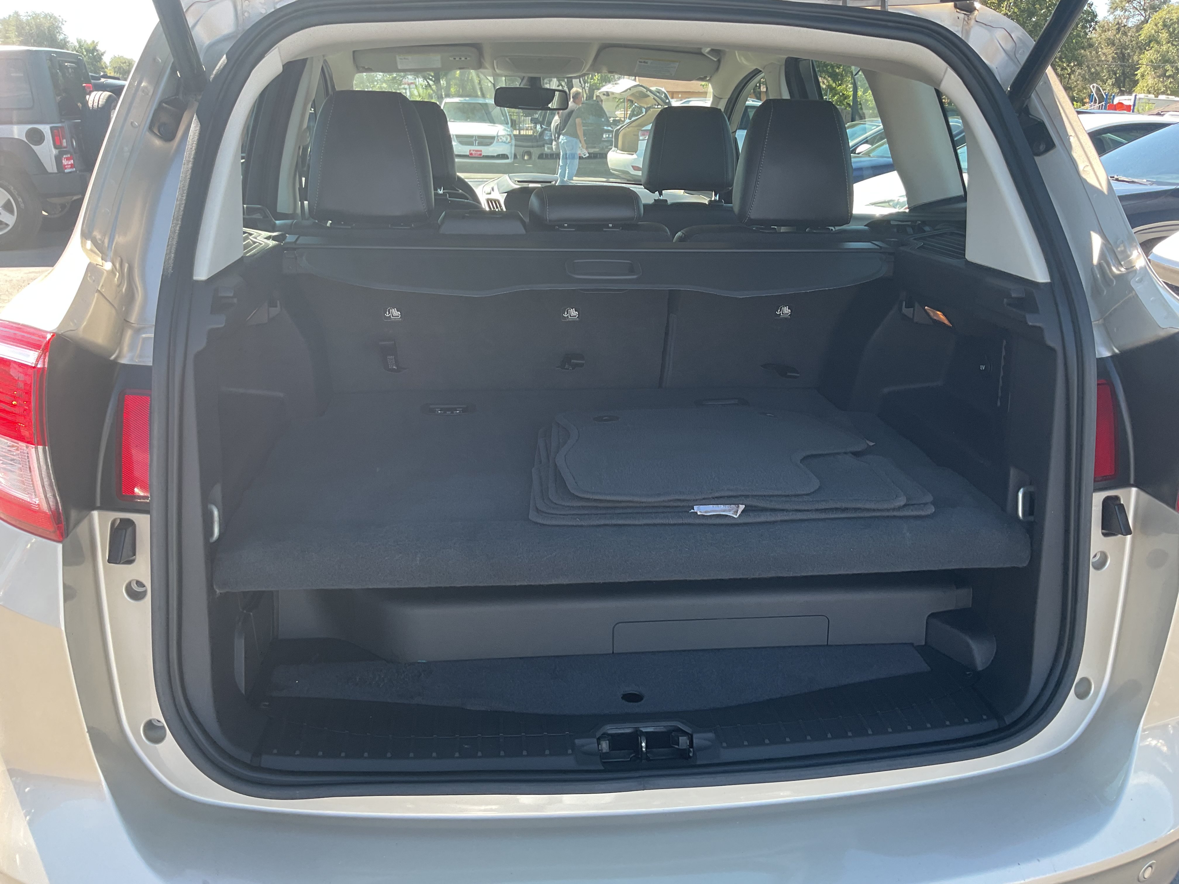 Used 2017 Ford C-MAX Energi Titanium w/ Equipment Group 501A FWD image 10