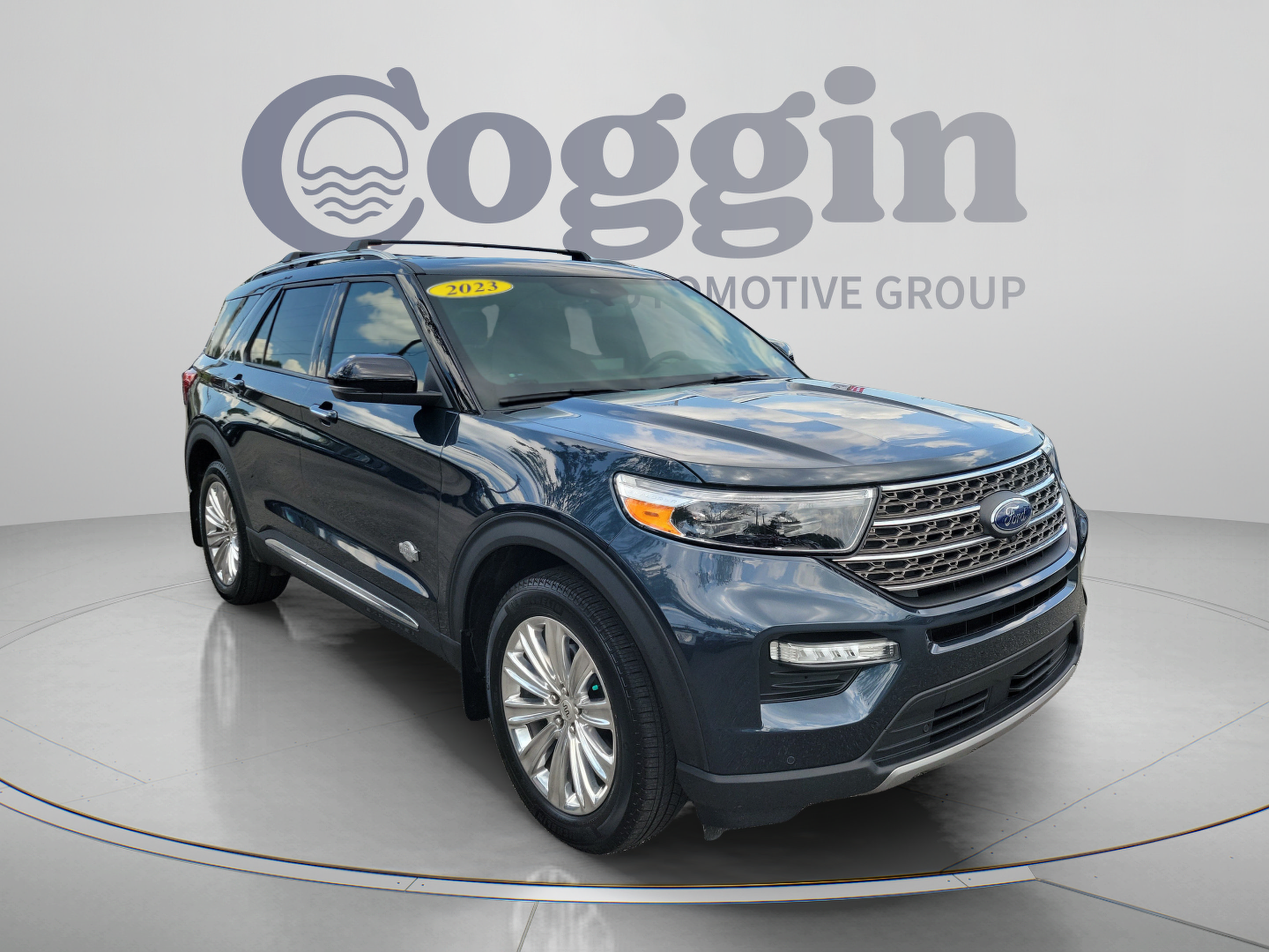 Used 2023 Ford Explorer King Ranch w/ Premium Technology Package AWD/4WD image 4