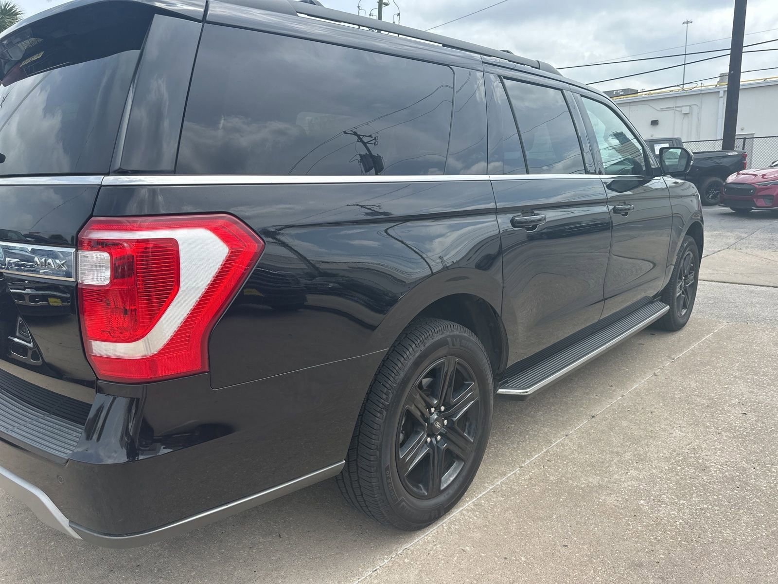 Used 2020 Ford Expedition Max XLT w/ Equipment Group 202A RWD image 3