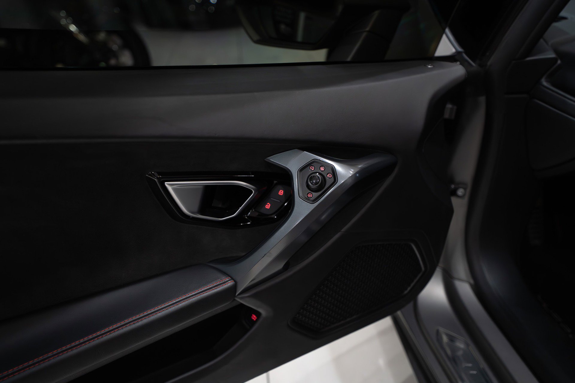 Used 2015 Lamborghini Huracan LP 610-4 AWD/4WD image 6