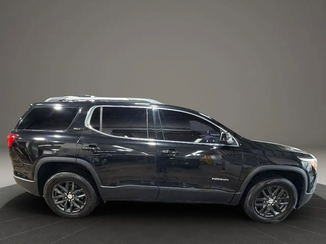 Used 2019 GMC Acadia SLT w/ LPO, Floor Liner Package FWD image 4