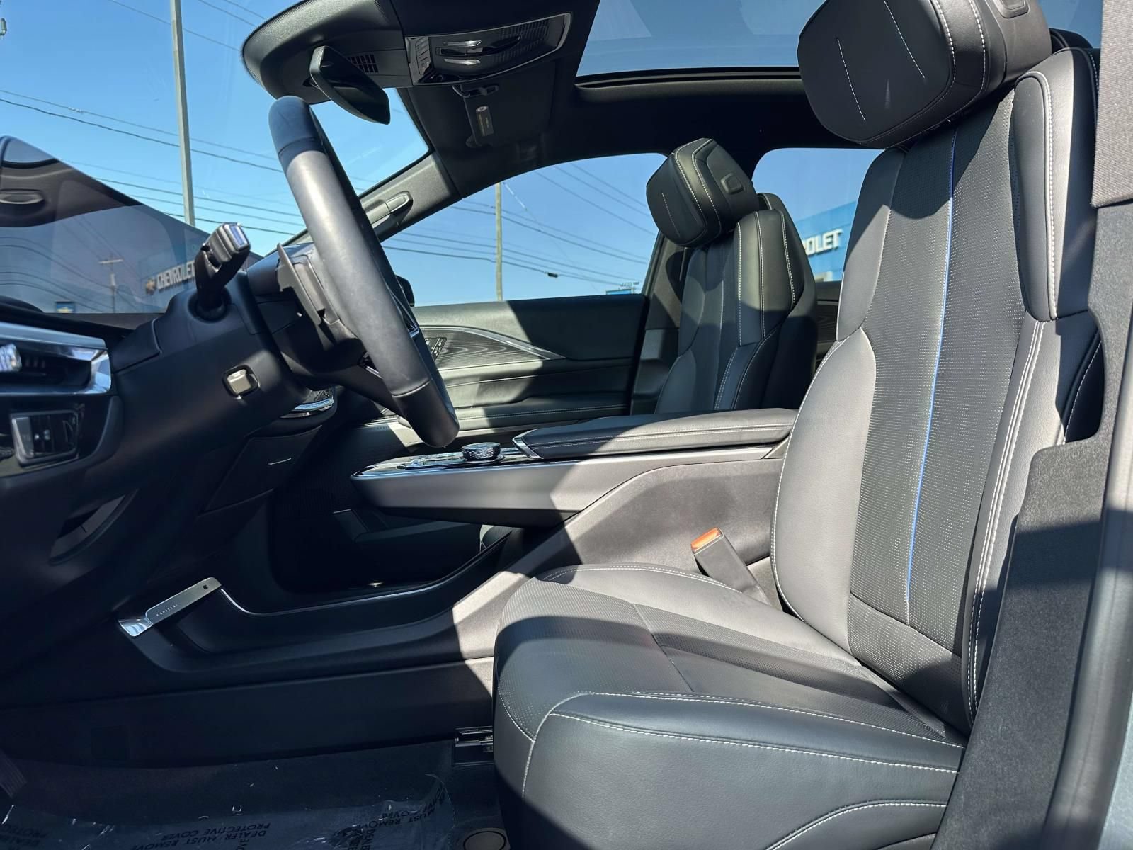 Used 2024 Cadillac Lyriq Luxury AWD/4WD image 22