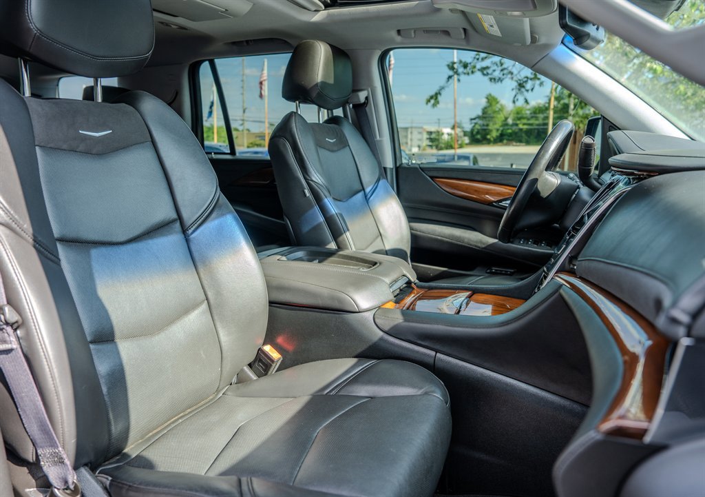 Used 2016 Cadillac Escalade Luxury image 34