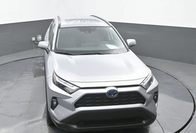 Used 2022 Toyota RAV4 XLE Premium AWD/4WD image 31