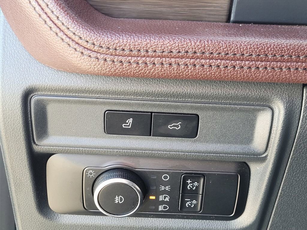 Used 2024 Ford Expedition Limited image 30