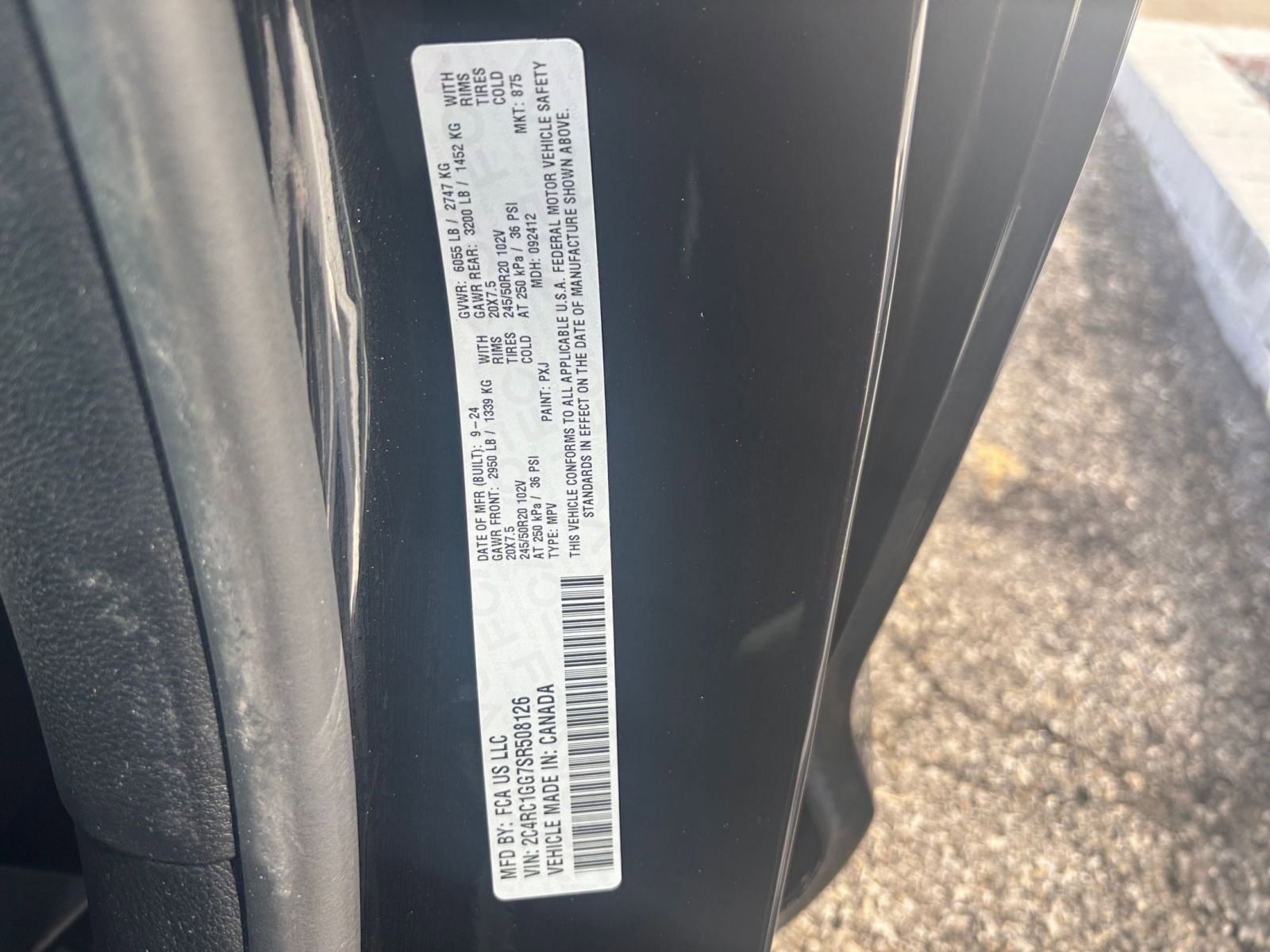 Used 2025 Chrysler Pacifica Limited image 33