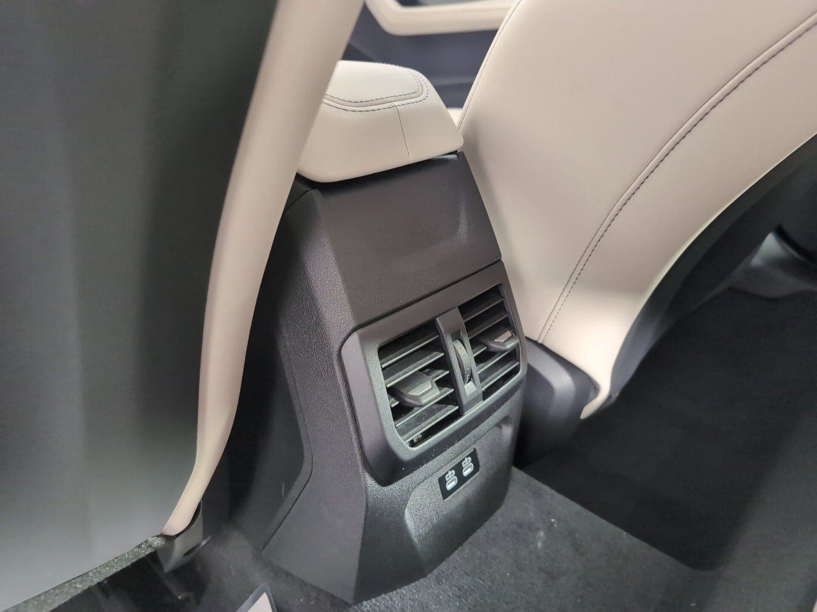 Used 2025 BMW M235i xDrive w/ Premium Package image 26