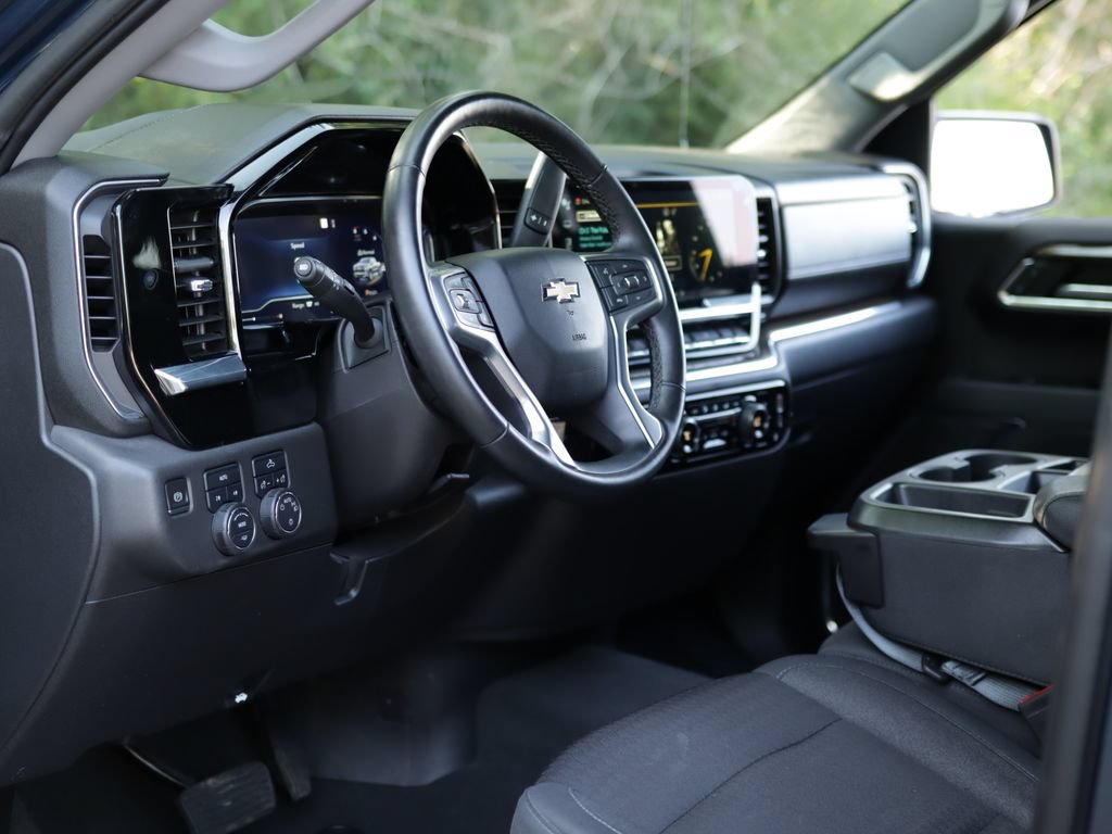 Used 2023 Chevrolet Silverado 1500 LT AWD/4WD image 9