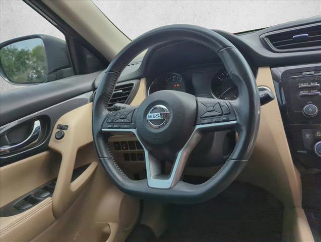 Used 2017 Nissan Rogue SV FWD image 27