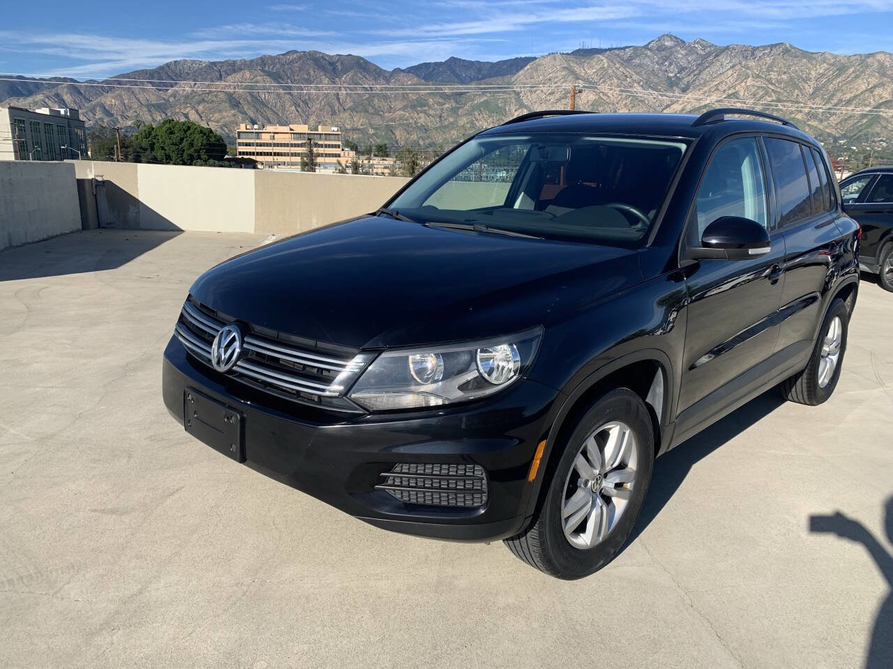 Used 2015 Volkswagen Tiguan S image 2