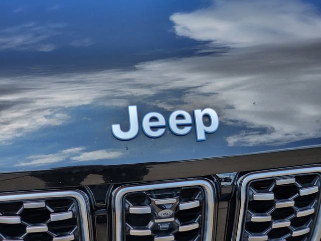 Used 2022 Jeep Grand Cherokee Summit AWD/4WD image 11