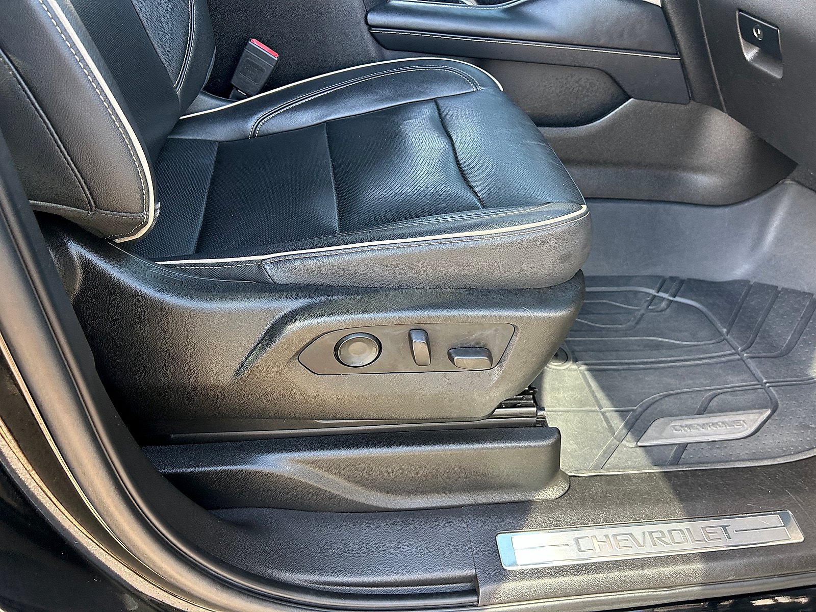 Used 2021 Chevrolet Tahoe Premier w/ Premium Package RWD image 41