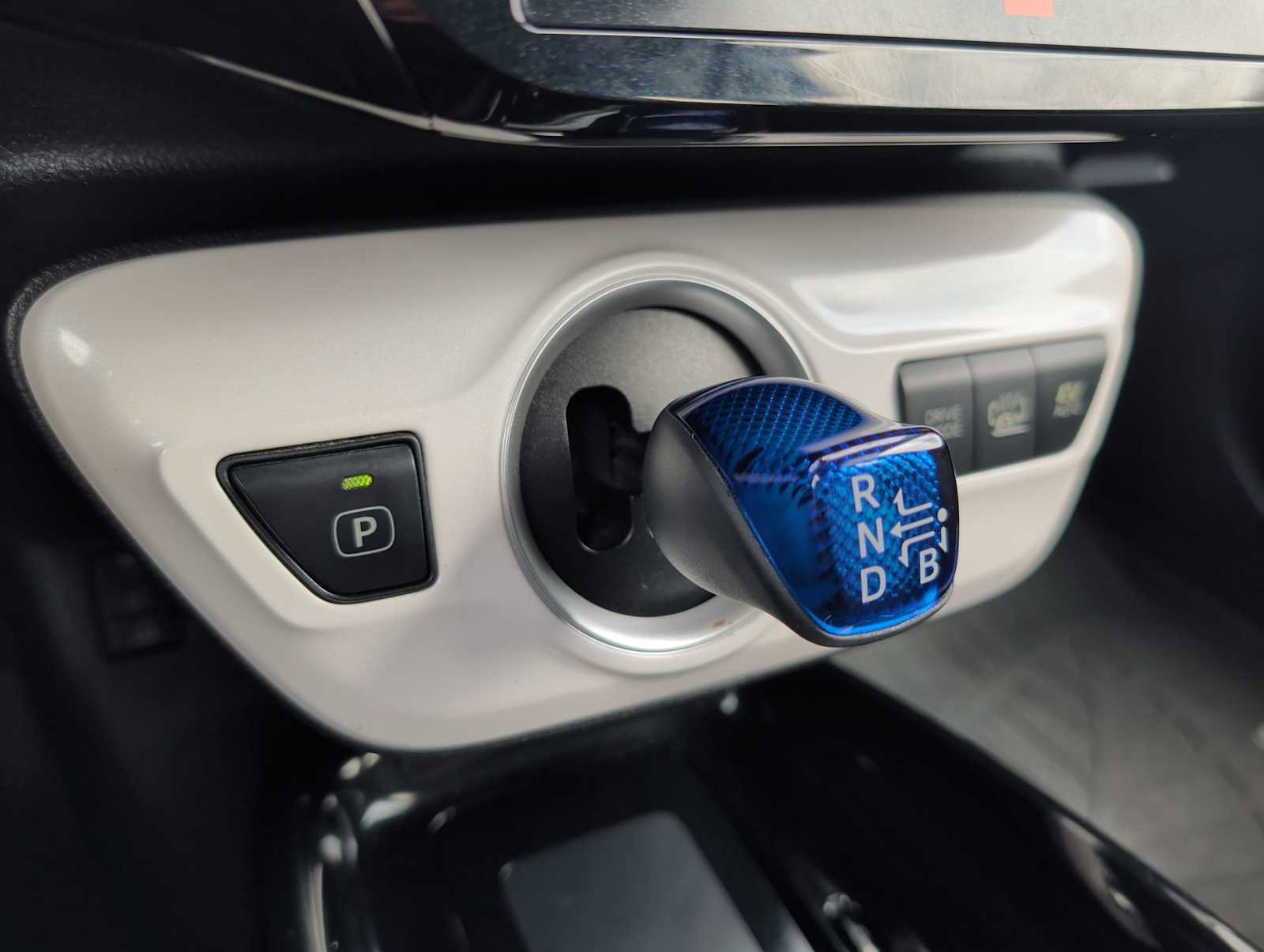 Used 2017 Toyota Prius Prime Advanced image 22