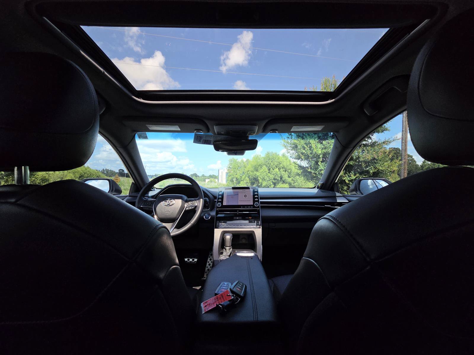 Used 2022 Toyota Avalon XSE FWD image 31