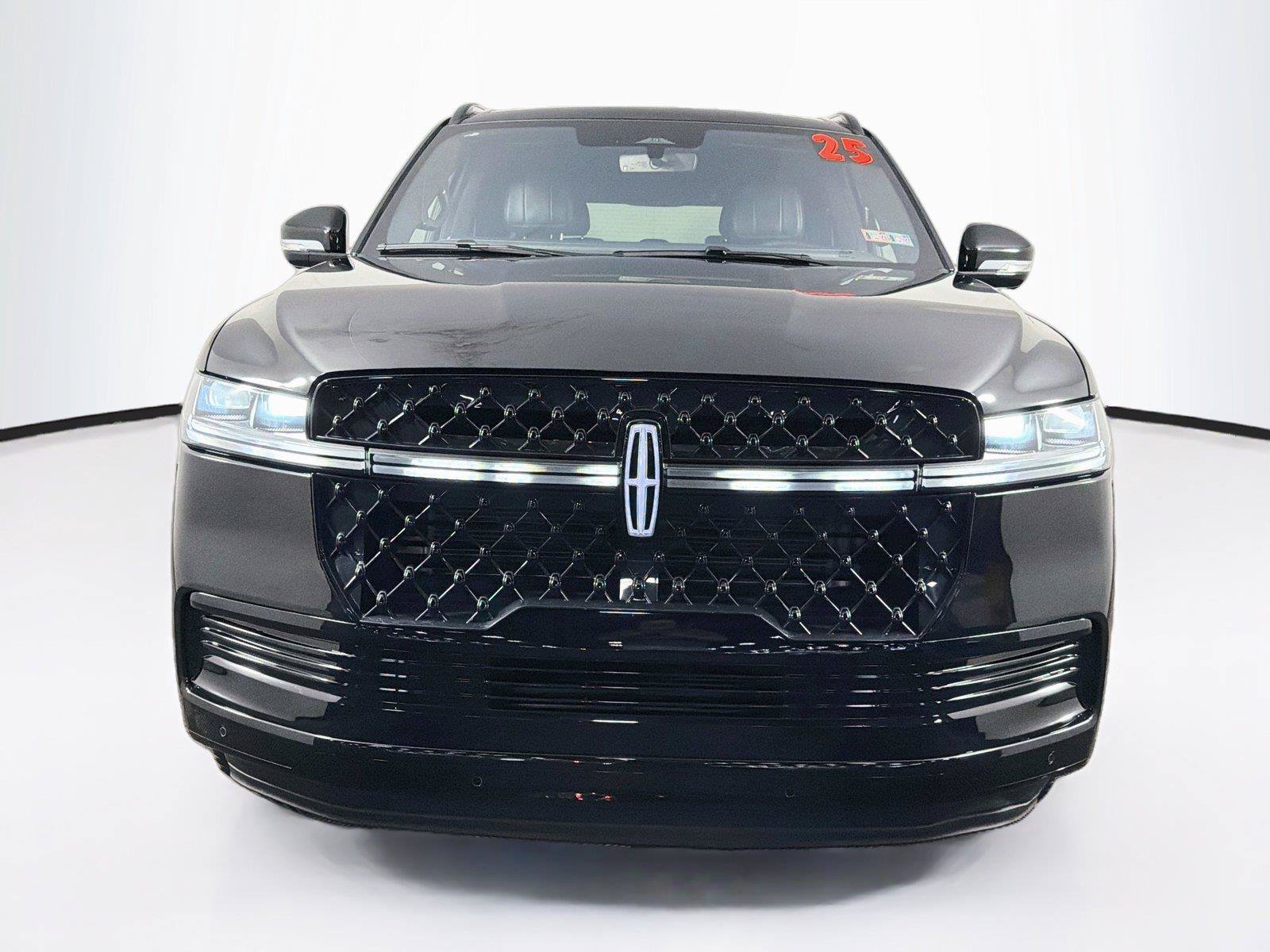 Used 2025 Lincoln Navigator L Reserve w/ Jet Appearance Package AWD/4WD image 6