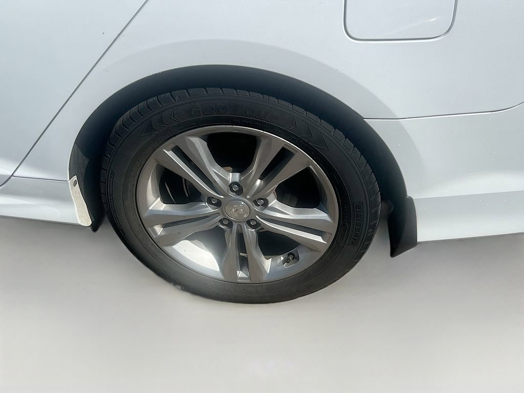 Used 2018 Hyundai Sonata SEL w/ Winter Weather Package image 6