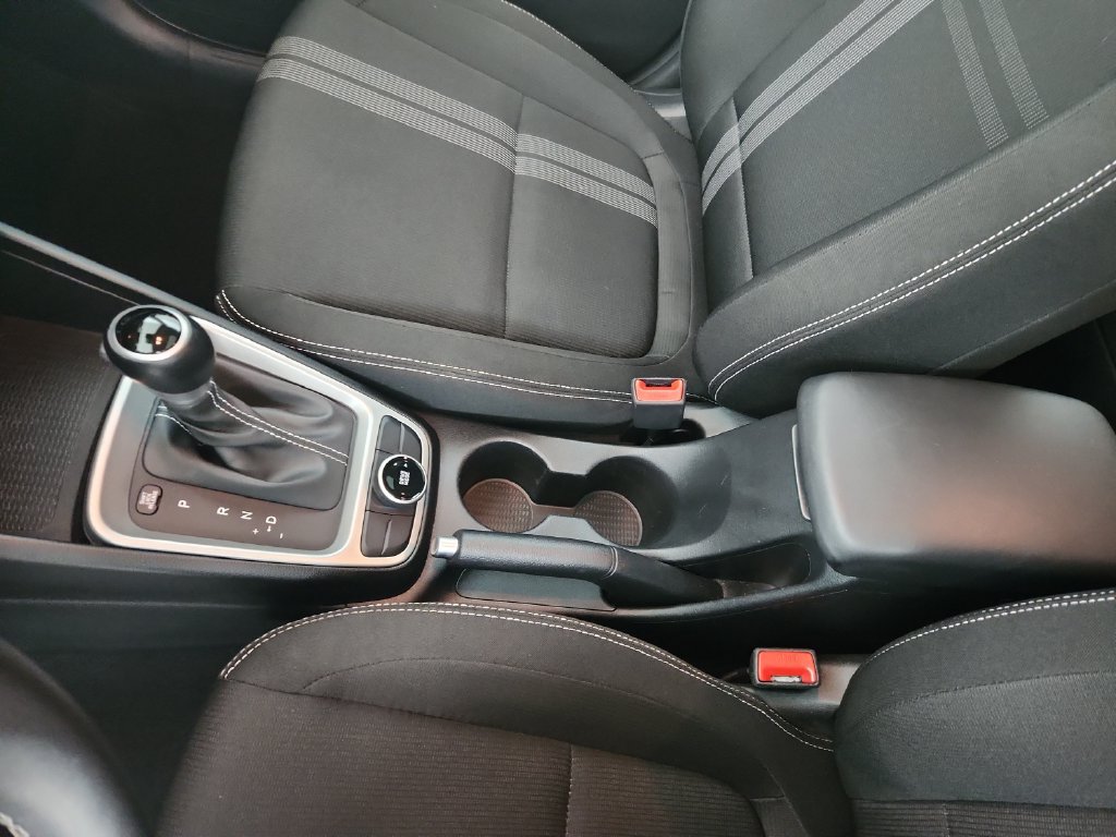 Used 2025 Hyundai Venue SEL FWD image 31
