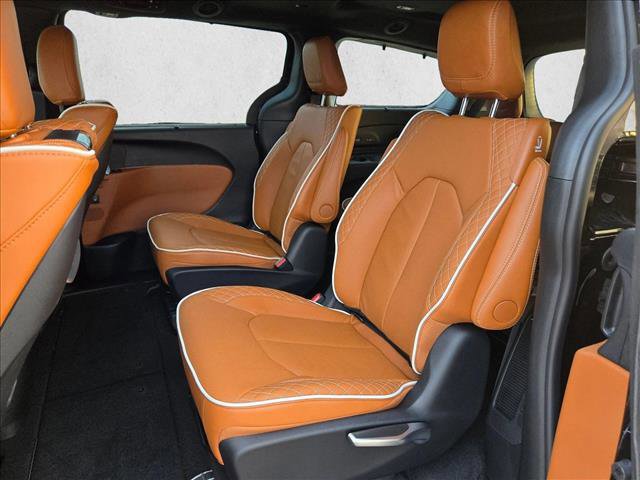 New 2026 Chrysler Pacifica Pinnacle image 16