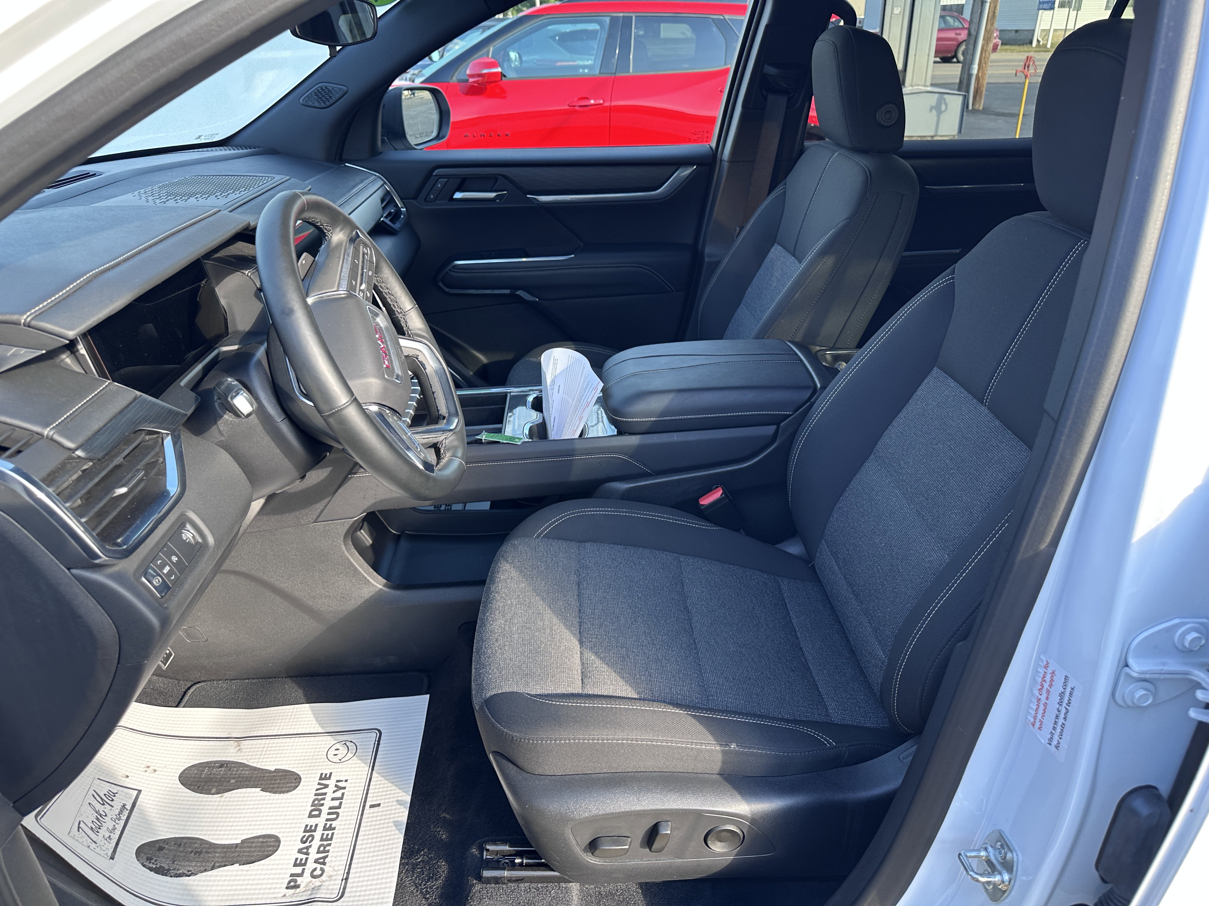 Used 2025 GMC Acadia Elevation image 9