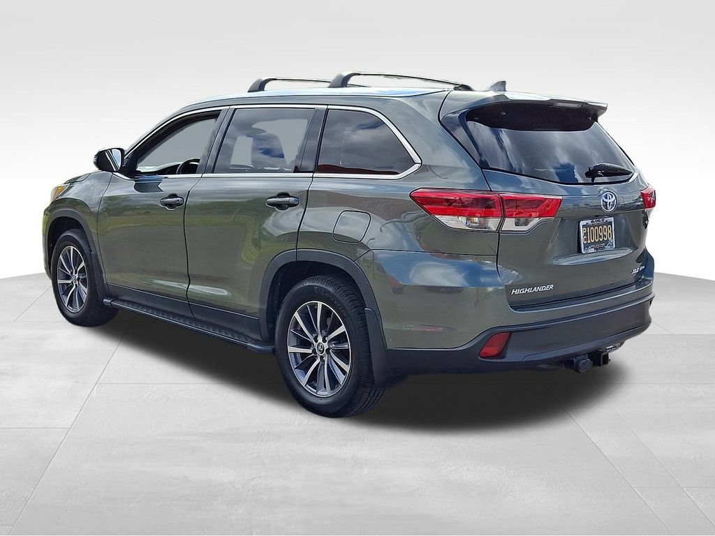 Used 2019 Toyota Highlander XLE AWD/4WD image 4