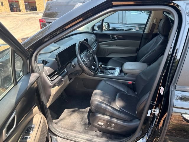 Certified 2025 Kia Carnival FWD image 18