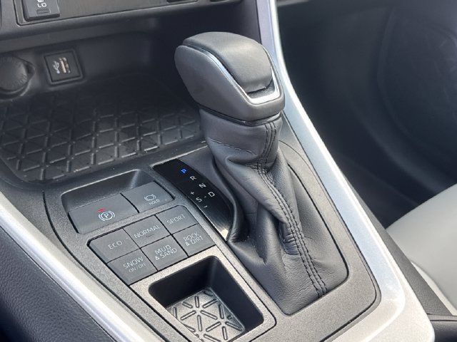 Used 2025 Toyota RAV4 XLE Premium w/ Weather Package AWD/4WD image 19