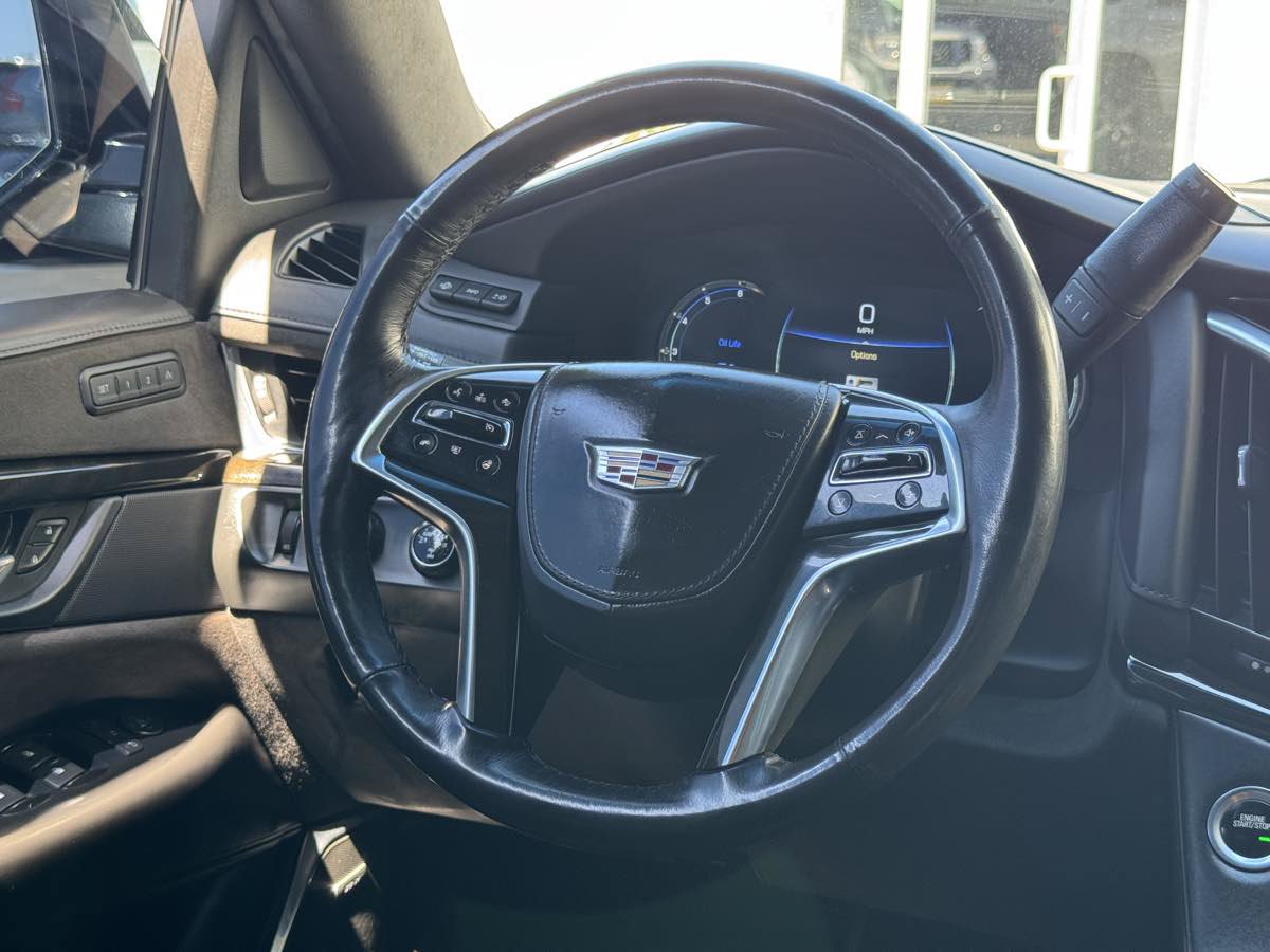 Used 2018 Cadillac Escalade Platinum AWD/4WD image 23