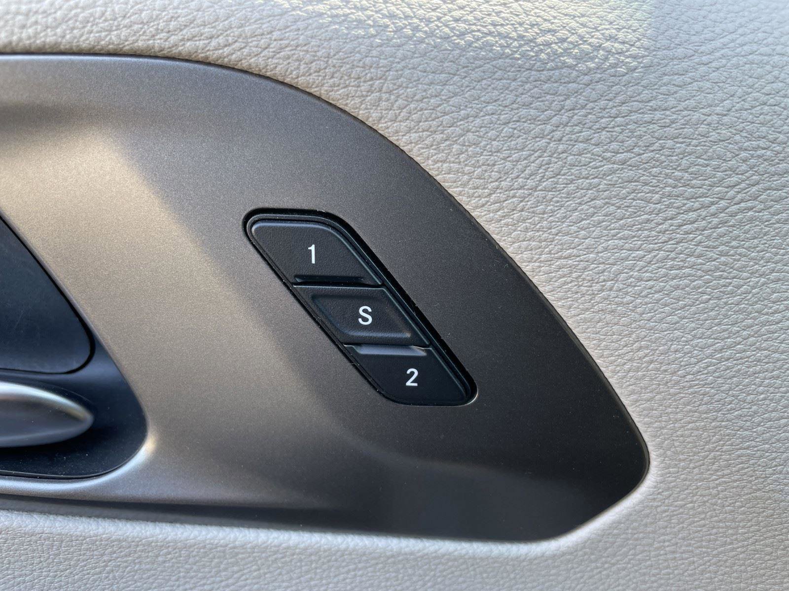 Used 2023 Chrysler Pacifica Touring-L image 35