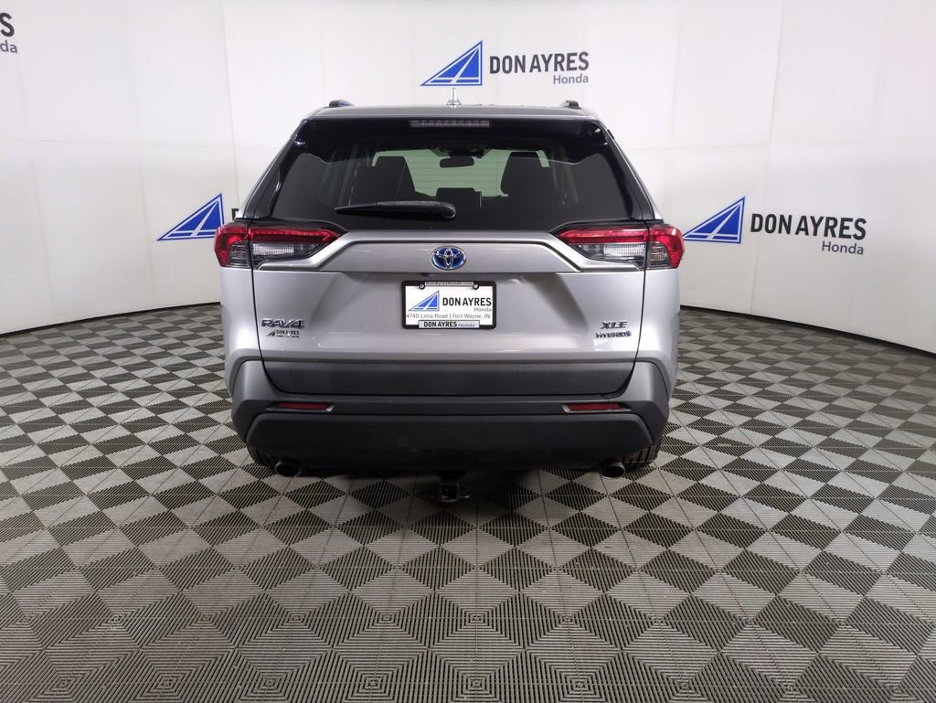 Used 2019 Toyota RAV4 XLE image 4