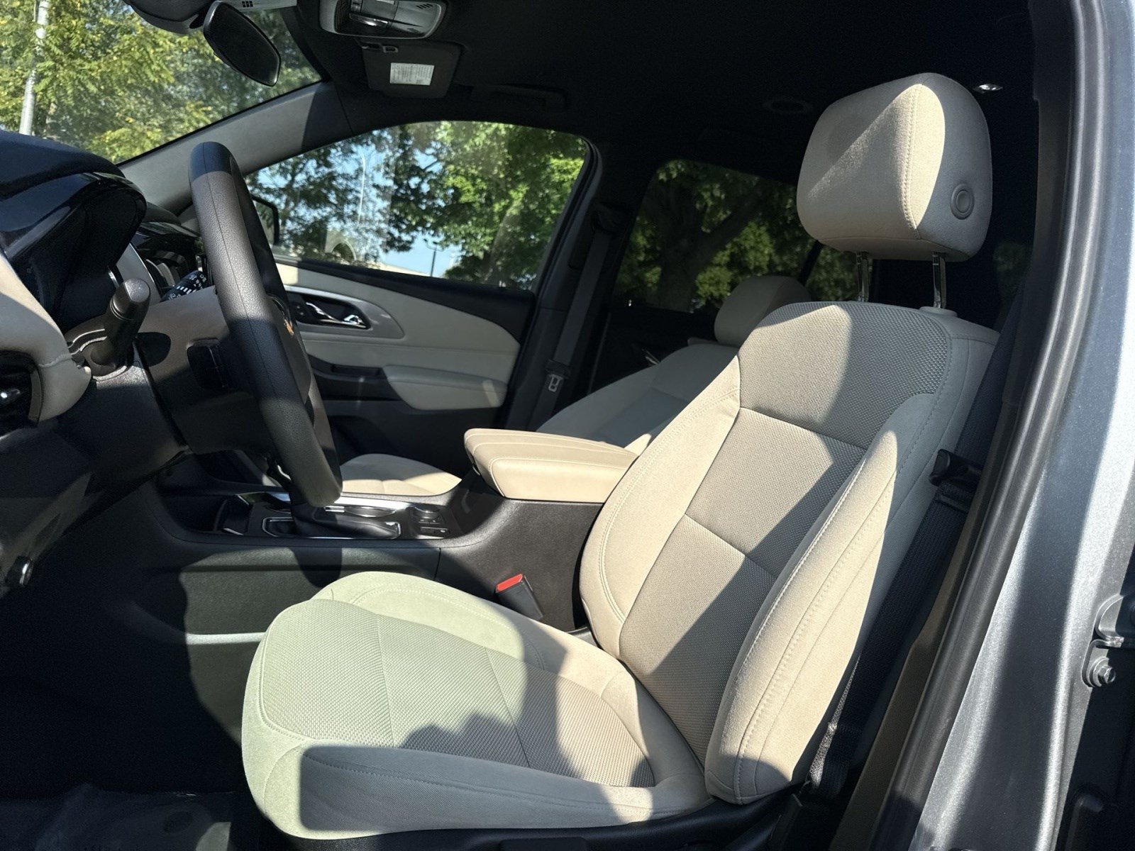 Used 2023 Chevrolet Traverse LS FWD image 12