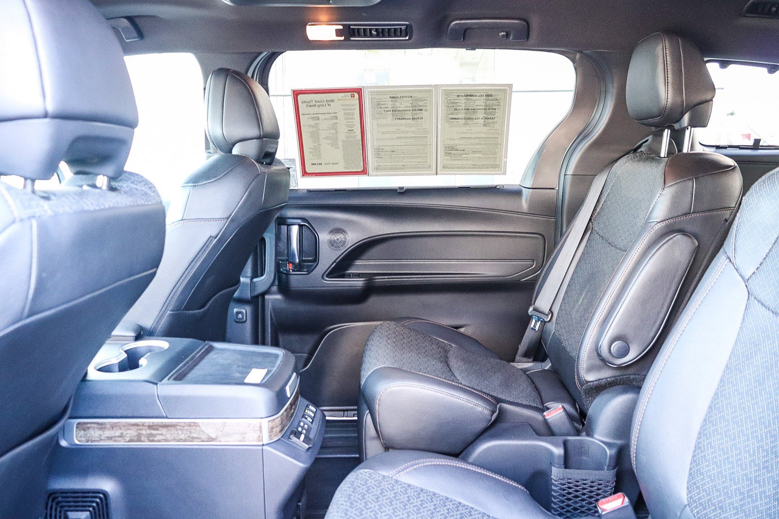 Used 2025 Toyota Sienna Platinum image 19