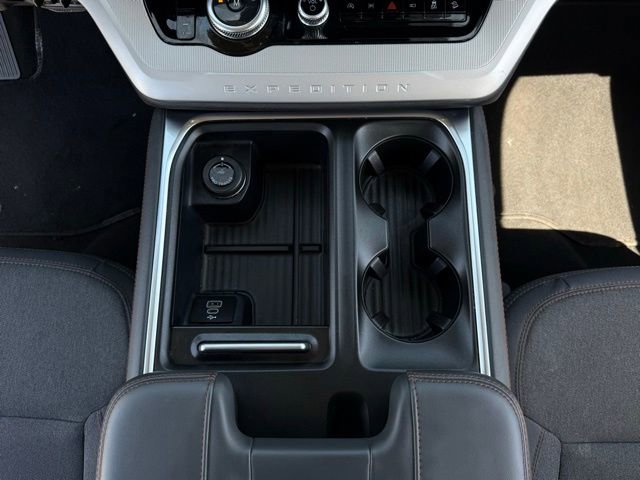 Used 2025 Ford Expedition Max Active AWD/4WD image 36